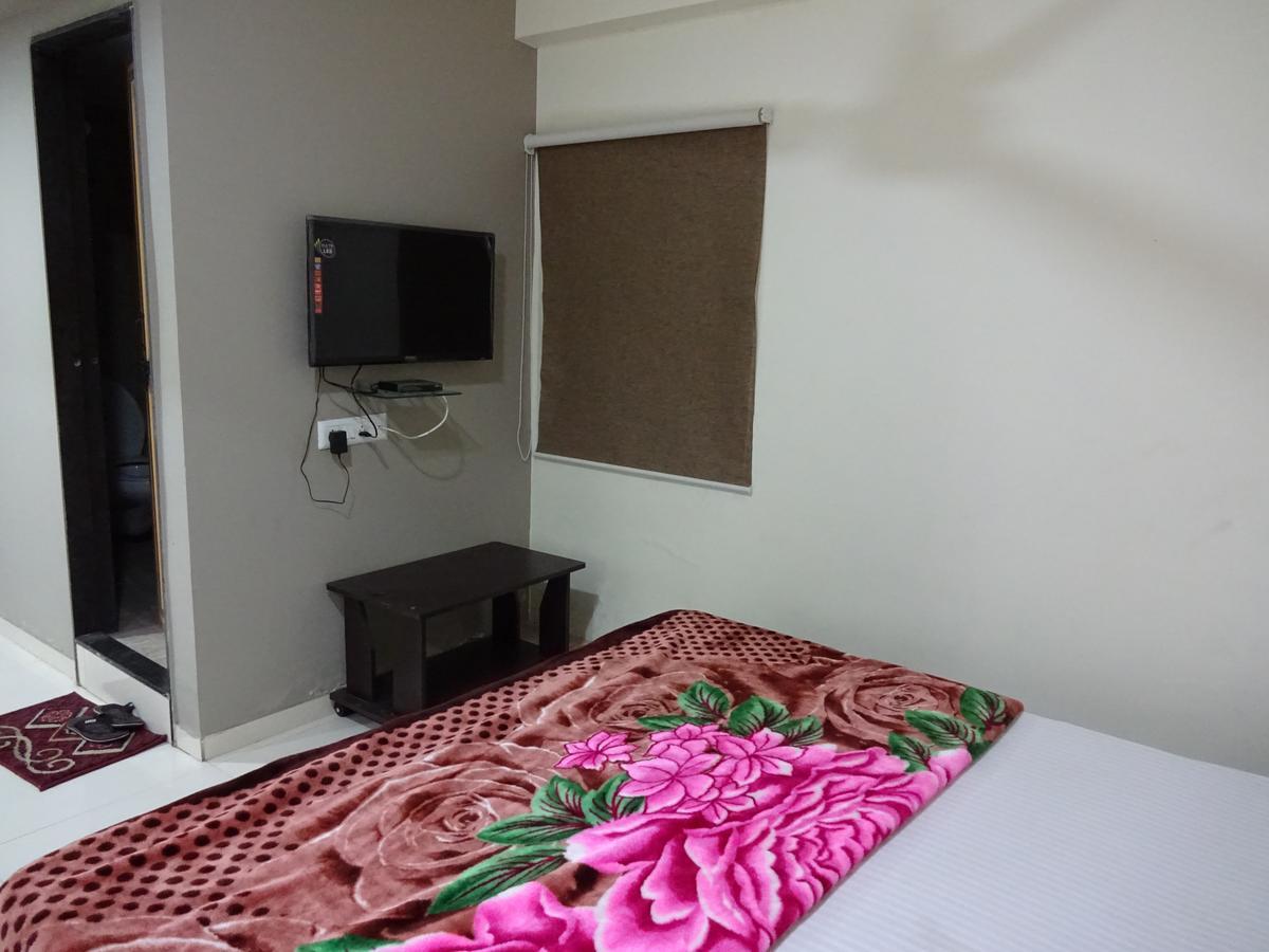 Hotel Royal Inn Ahmedabad Exterior photo