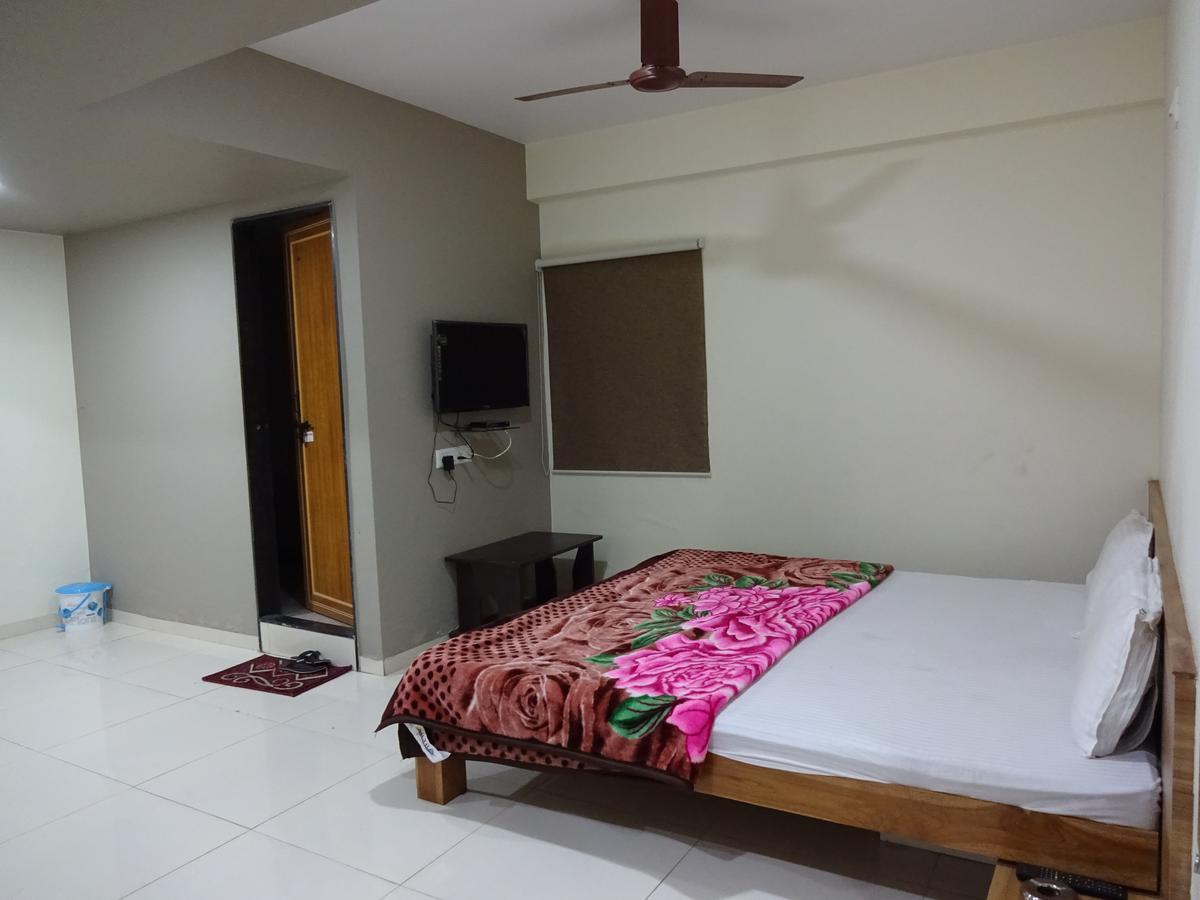 Hotel Royal Inn Ahmedabad Exterior photo